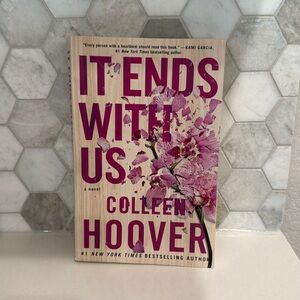 It Ends With Us by Colleen Hoover (paperback)